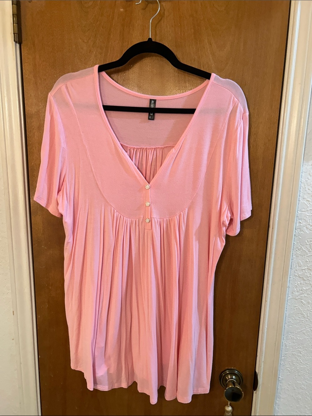 Soft Pleat Pink Women's Short-Sleeve Top. XL. Like new